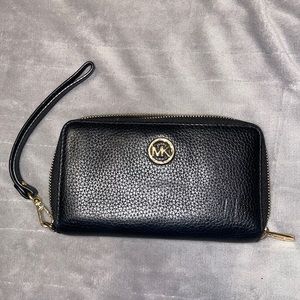 EUC Like New Michael Kors black pebble leather wristlet wallet